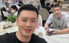 杨鸣晒与赵继伟合照：机场偶遇男篮队长，边线球发得不错
