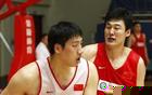 原来他是李月汝前男友，曾淡出CBA，如今靠打商业联赛和野球谋生