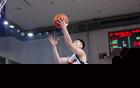 广东男篮斗志全无，徐杰2分周鹏0分，最差之人浮出水面